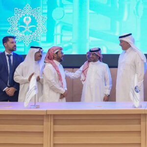 H.E. the Minister of Environment, Water and Agriculture, & Chairman of the Board of Directors of SWPC signs the project agreements of Rayis-Rabigh Independent Water Transmission Pipeline